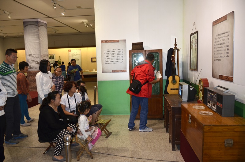 1512023103249648.jpg 我们的生活——青岛市民建国后老物件收藏展.jpg
