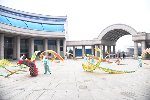 1526344985370467.jpg 抖空竹.jpg
