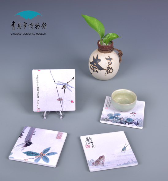 1589441456486512.jpg 馆藏翟齐花卉虫草陶瓷杯垫1.jpg