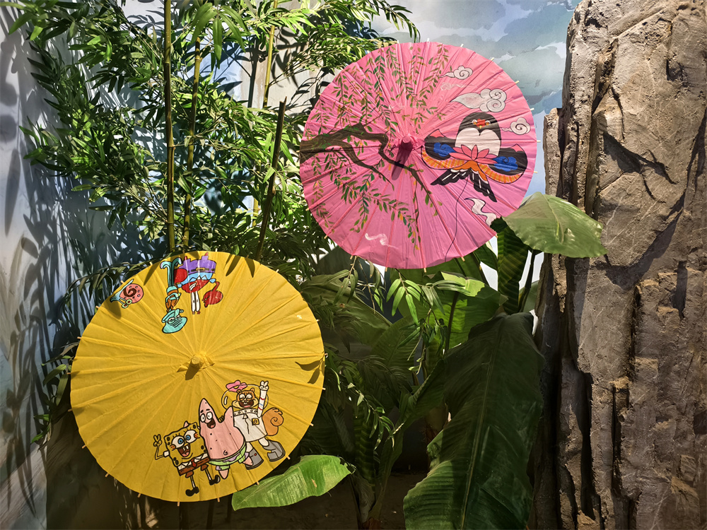 1711681231912759.jpg “我们的节日·清明节”纸伞创意彩绘2.jpg