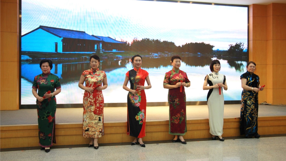 1733385954438374.jpg 旗袍秀.JPG